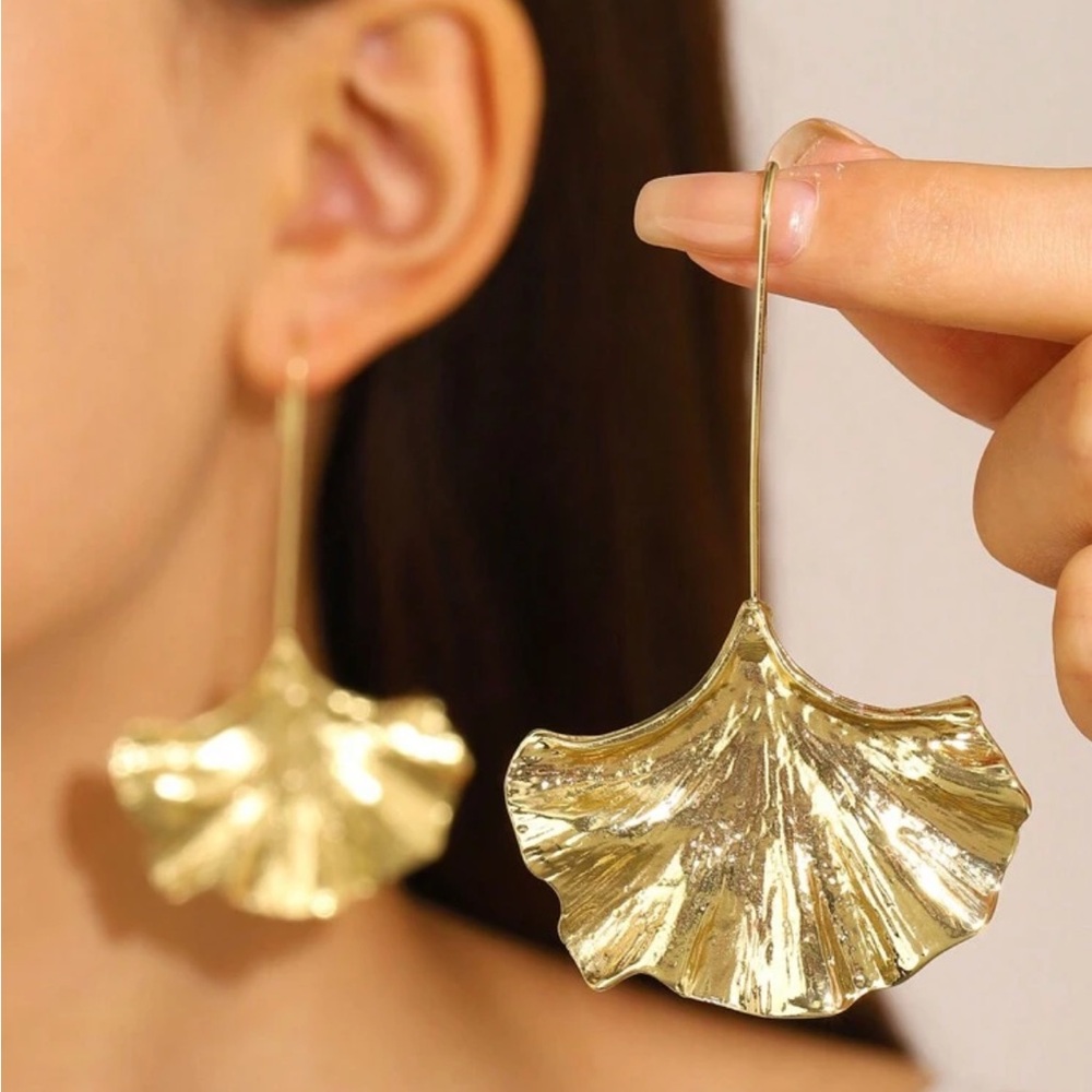 Ginkgo Leaves Gold Earrings